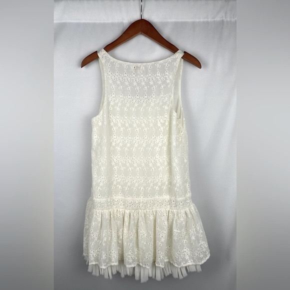 Sundance Eyelet Blouse - Picture 2 of 5